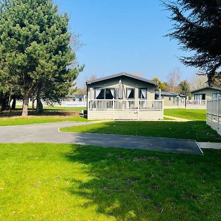 Reynards Retreat Lodge With Hot Tub Barmby on the Moor Eksteriør billede